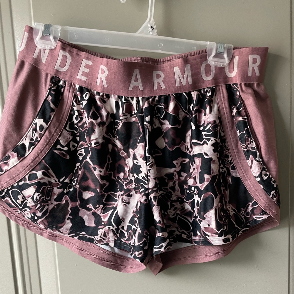Under Armour athletic running shorts size large